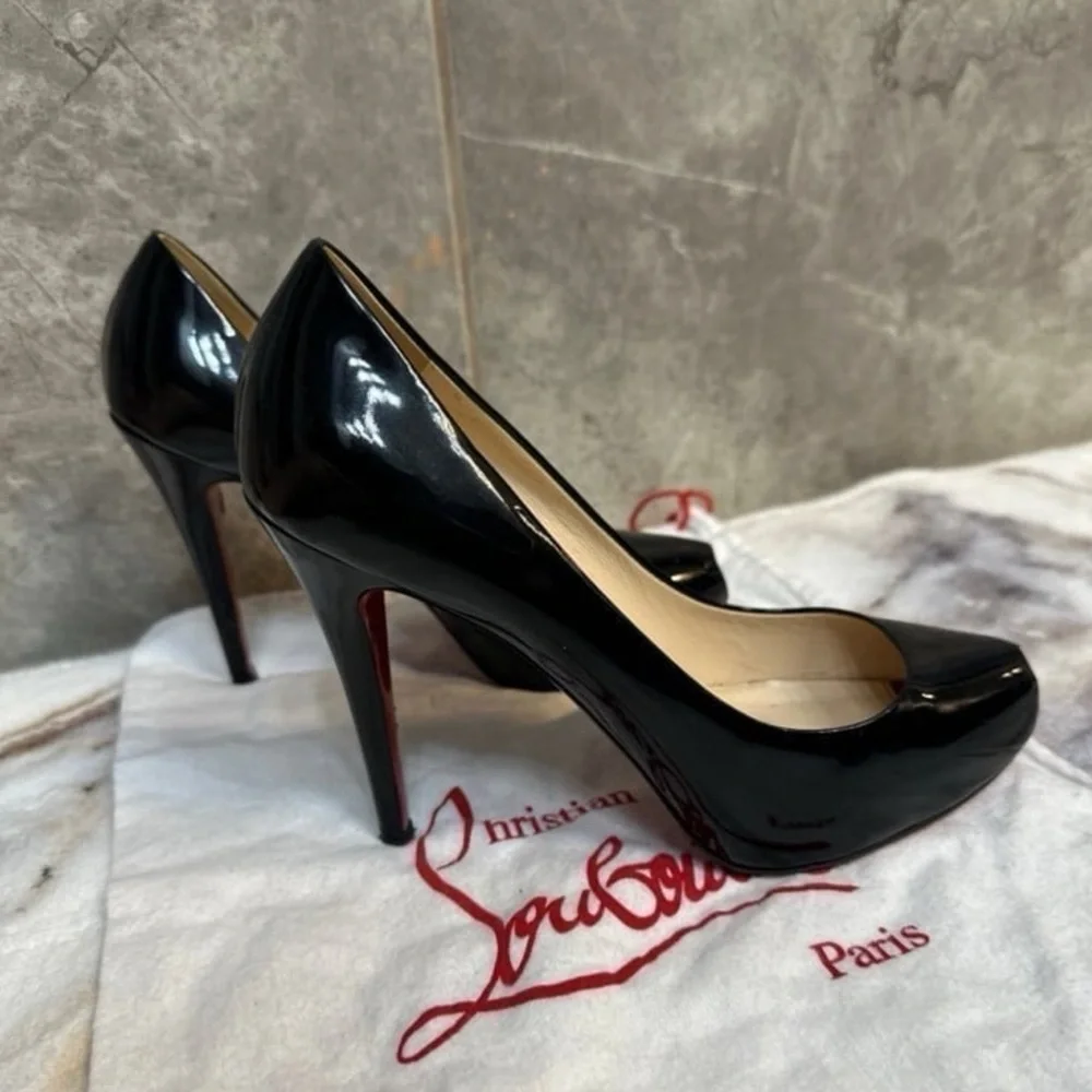 Christian Louboutin Very Privé Black Patent Leather Peep Toe Pumps - Picture 2 of 8